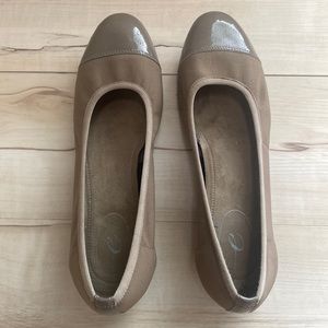 Easy Spirit Womens Size 10 Slip Ons. Nude Brown/tan. Flats. So cute.